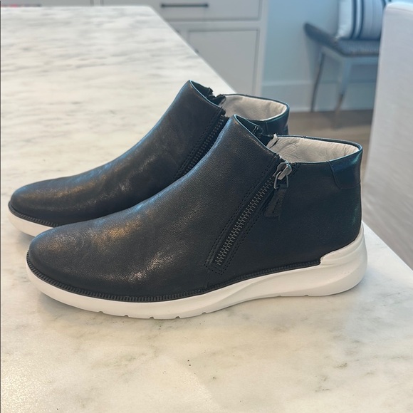 Johnston & Murphy Emery Zip Booties - Picture 2 of 10